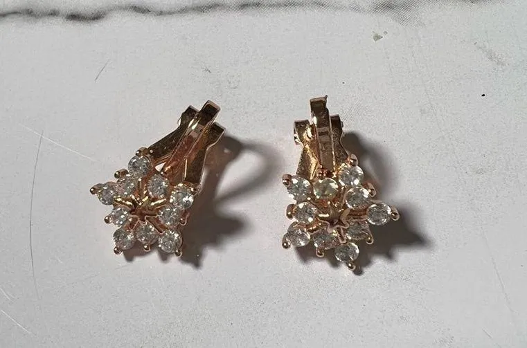 SheIn 4 Pairs of Clip-On Earrings - Image 5