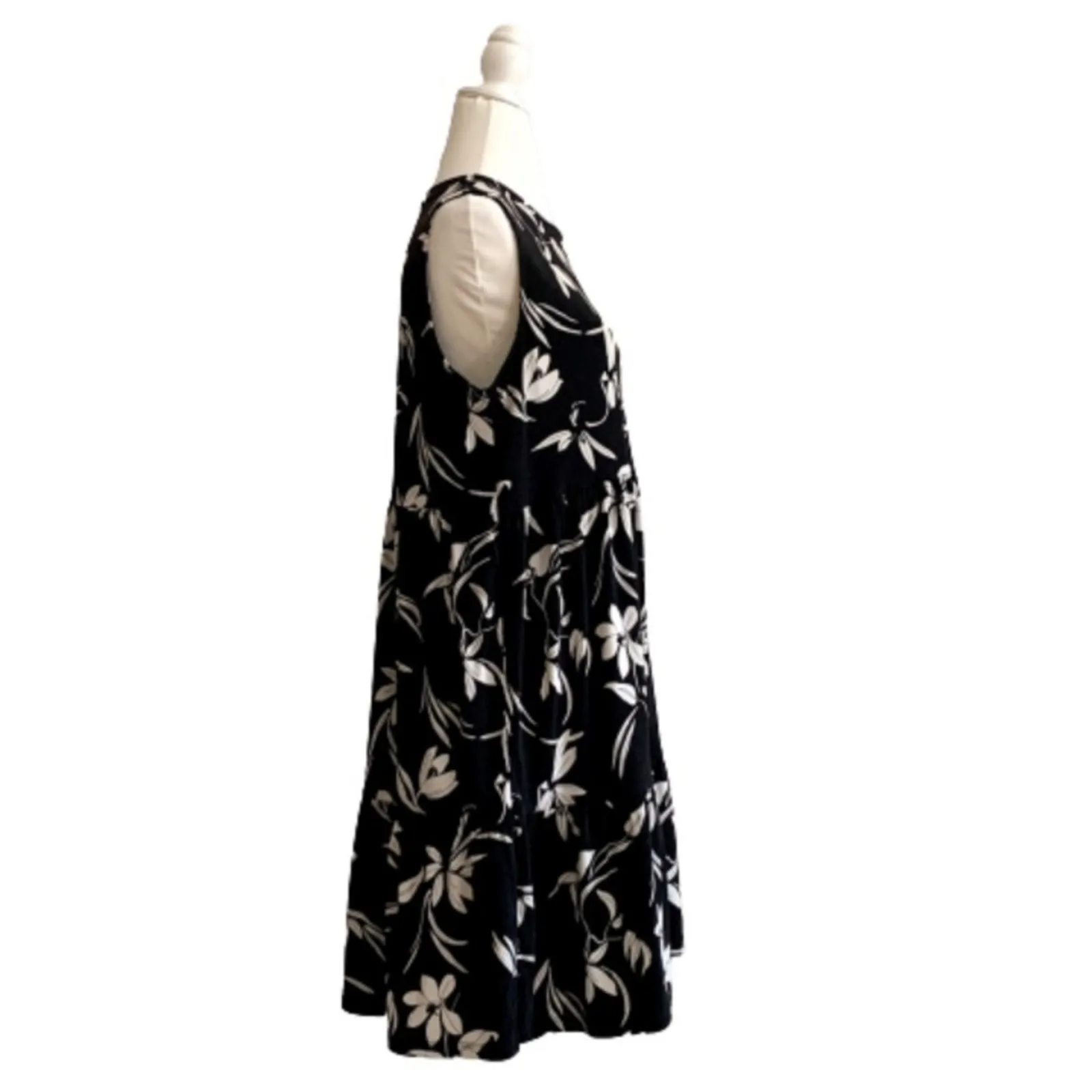 Banana Republic Dress Black White Floral Print Sleeveless Casual Dress Medium - Image 4