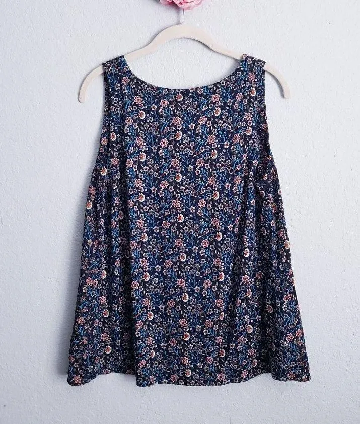 LOFT Vine V-Neck Mixed Media Shell - Image 7