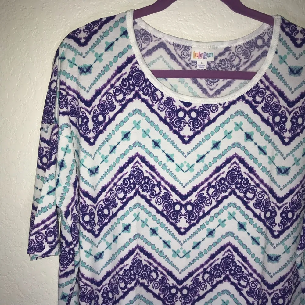 Chevron Tie-Dye Pattern Irma Top LuLaRoe L BNWT - Image 2