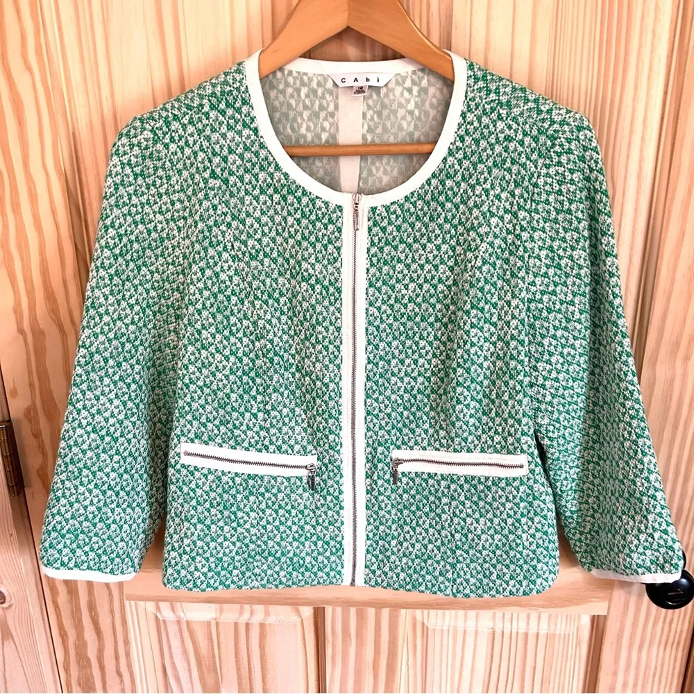 CAbi  Cover Tweed Green Cropped Zip Jacket. Size 12. - Image 3