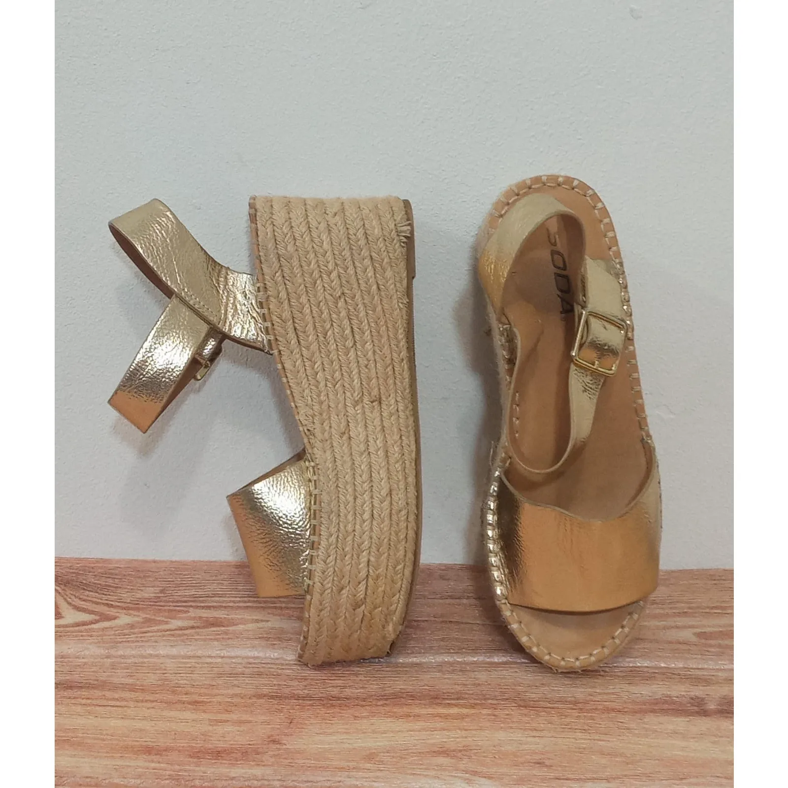 Soda Wedge Sandals Ankle Strap Espadrilles Platform Gold Size 8 - Image 4