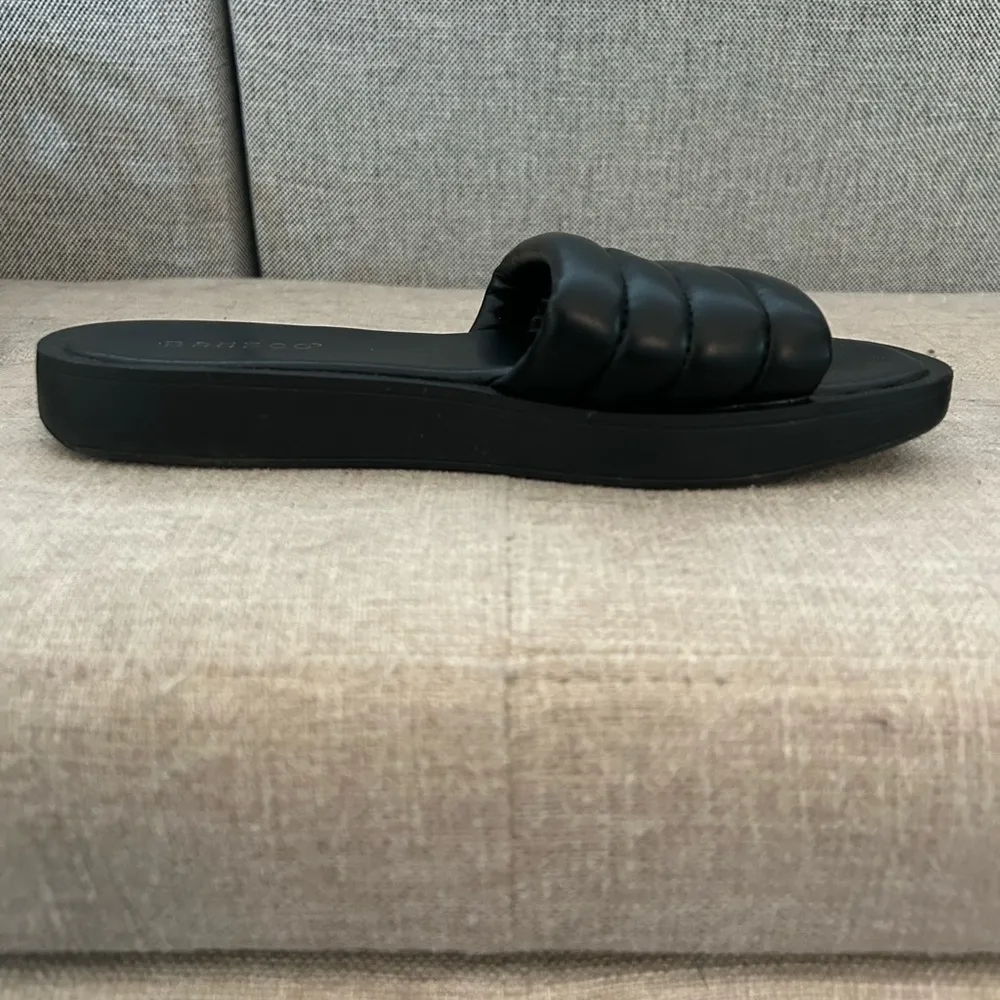 Bamboo Women's Black Slide Sandals - Image 2