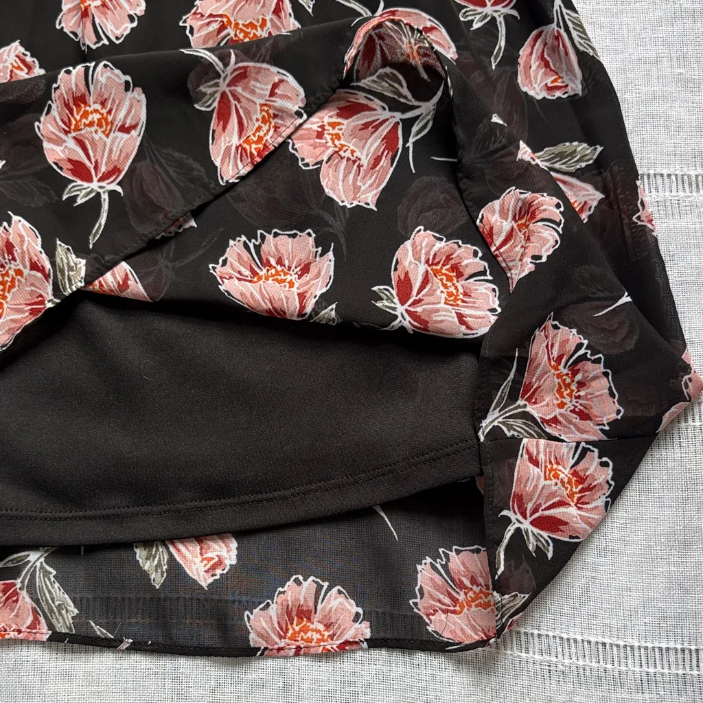 Iz Byer black and pink floral lace neckline sleeveless blouse. - Image 8