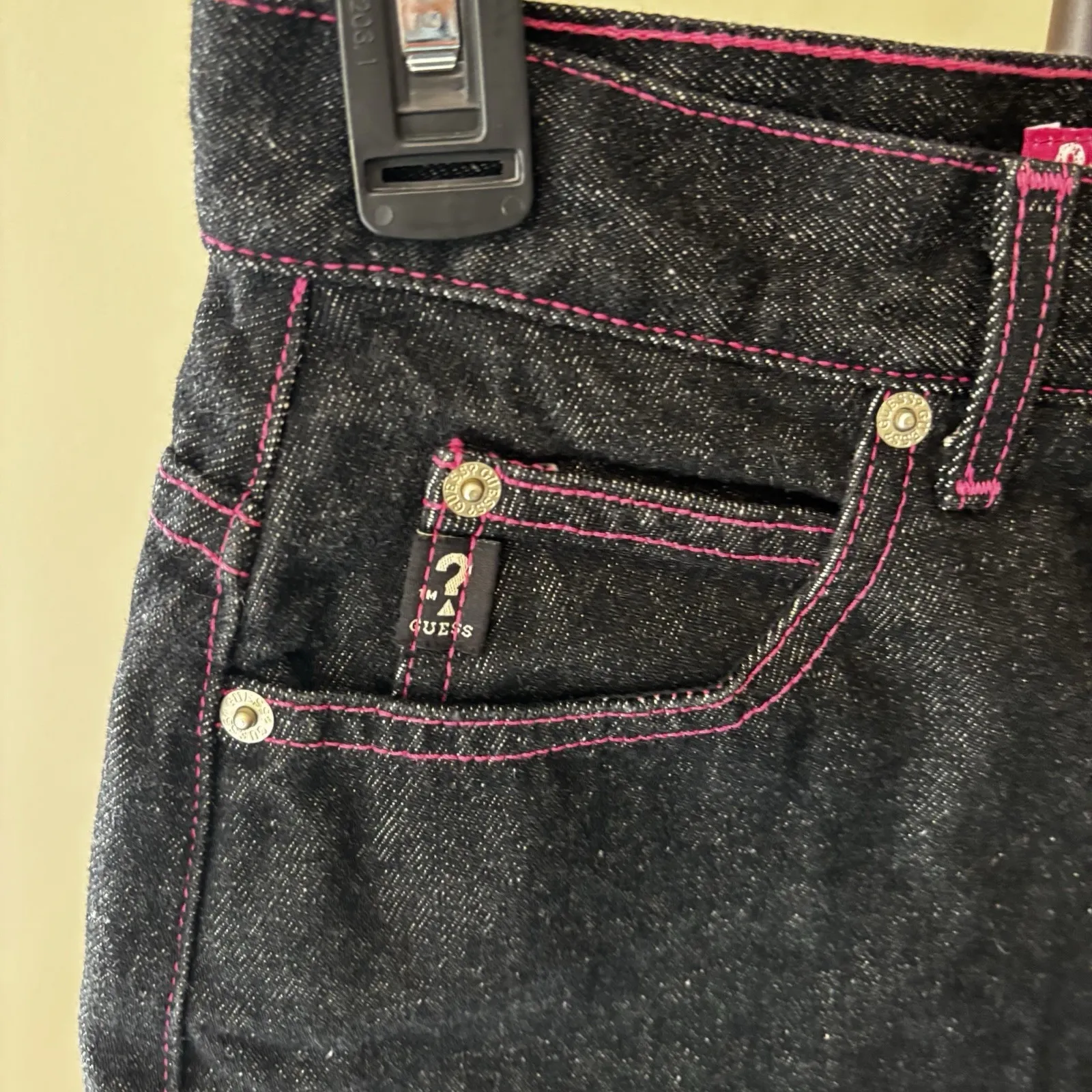 Women's Vintage 90's Guess Dark Denim Skirt Size‎ 29 Made In USA  Pink Stitching - Image 10