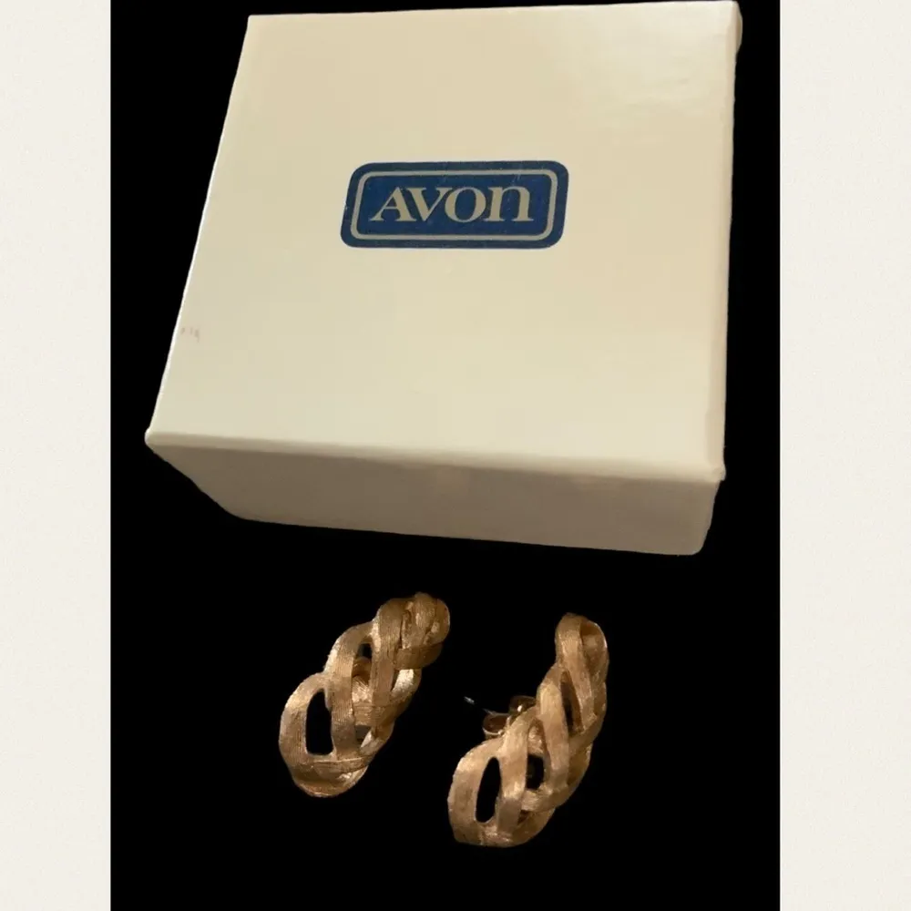 Avon Gold Woven 1” Post Pierced Earrings In Box - Image 4