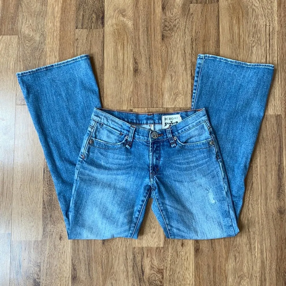 BCBGirls Rock & Roll Flared Low Rise Denim Jeans EUC Sz 28 Cotton - Image 3