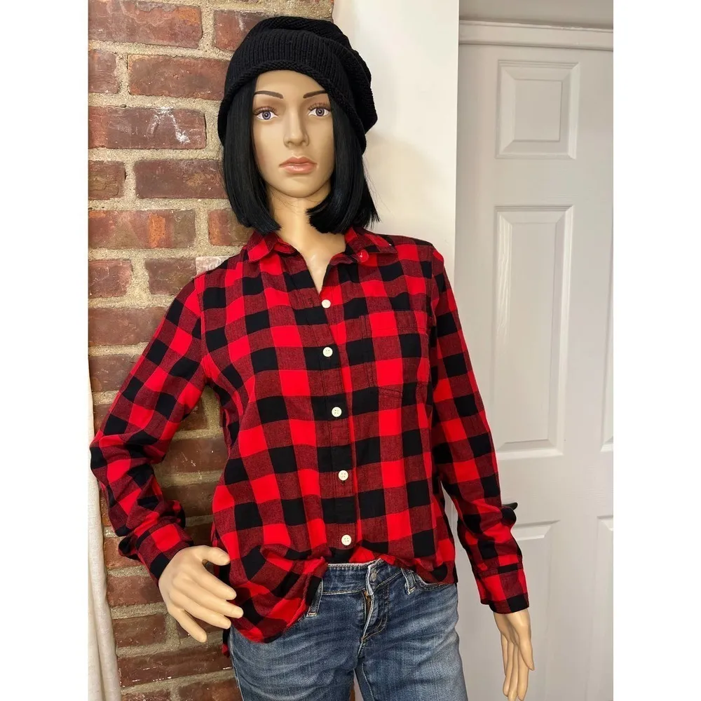 Woman’s The Classic Buffalo Plaid Button Down Shirt S Fall Fashion - Image 2