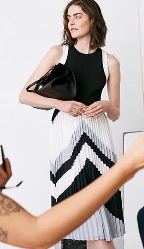 Banana Republic Black White Pleated Chevron Midi‎ Dress Sleeveless Size 6 - Image 2