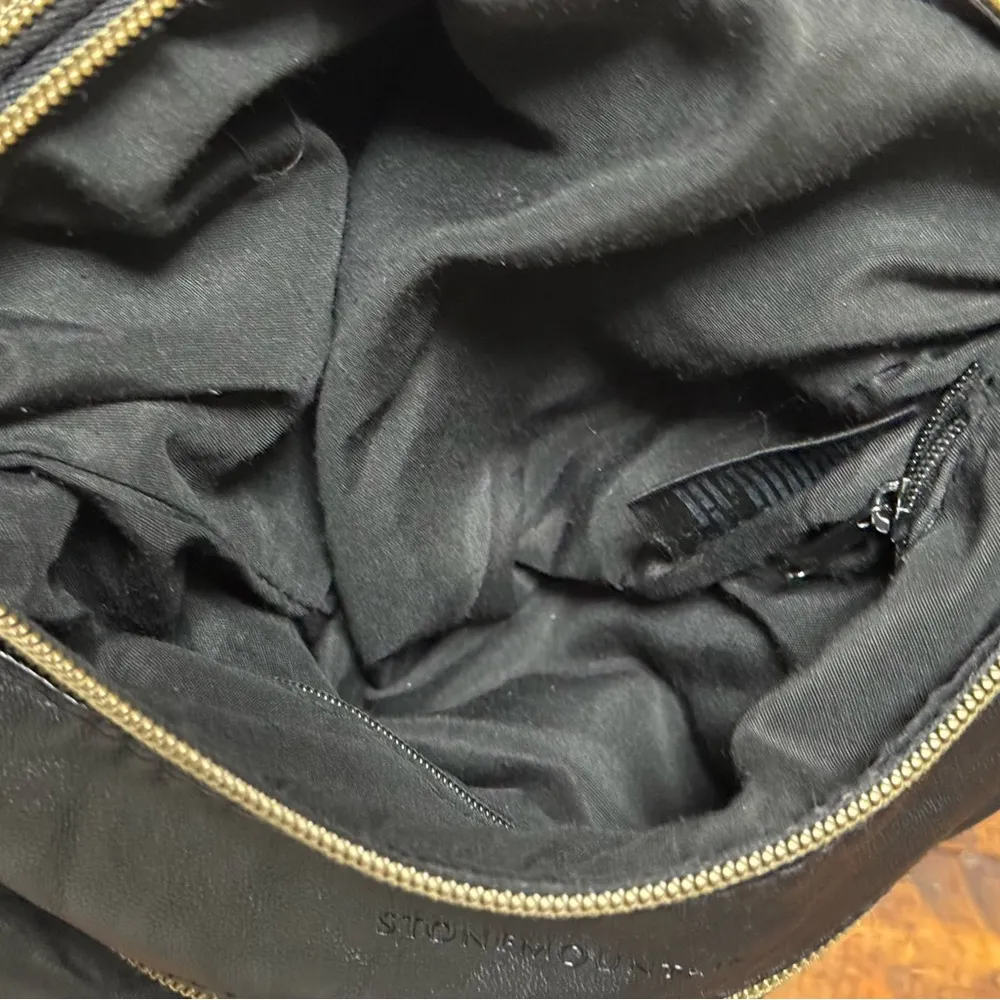 Stone Mountain USA black leather crossbody bag with gold hardware - Image 5