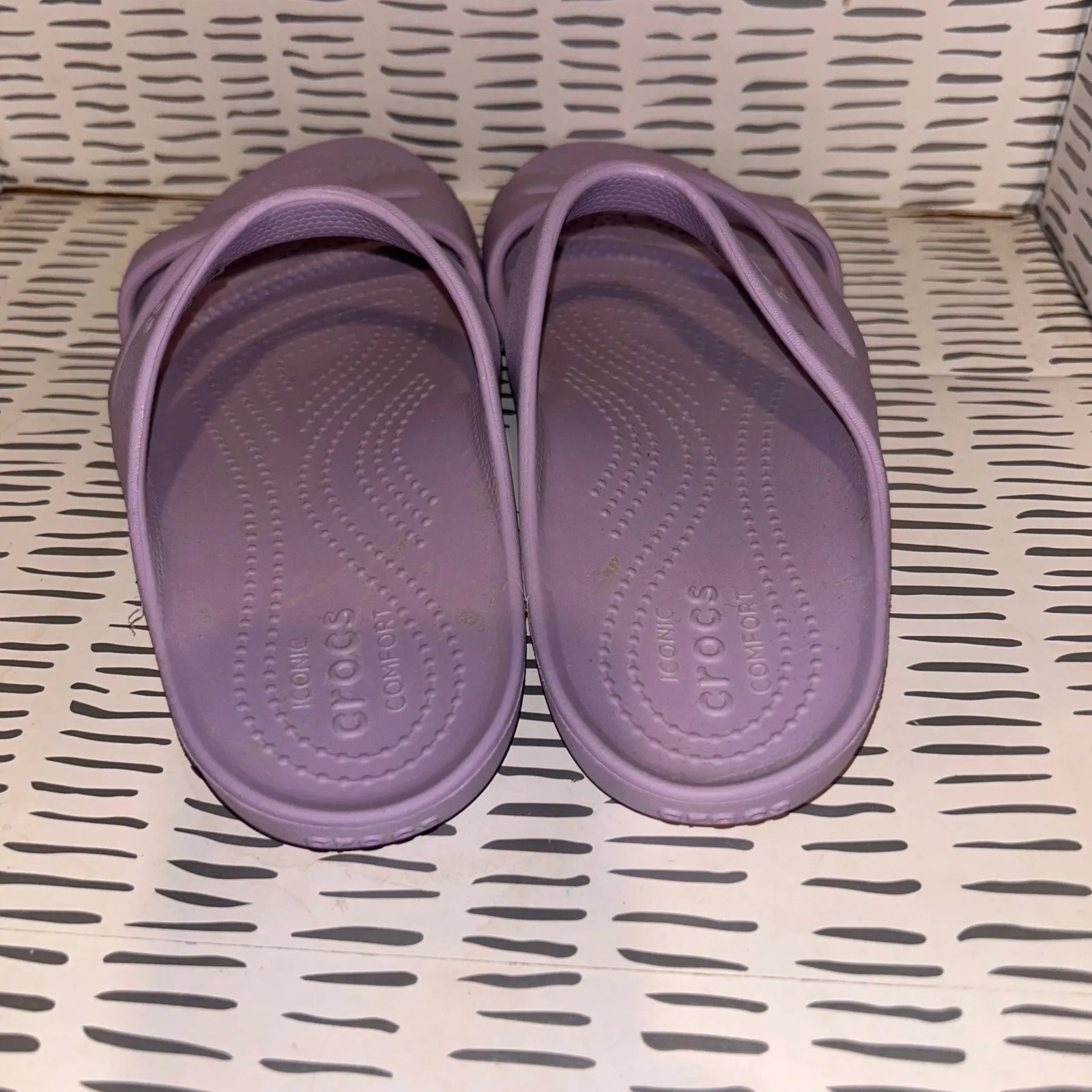 Crocs Women 9 Lavender Kadee Strappy Comfort‎ Flat Sandals Beach Vacation Resort - Image 4