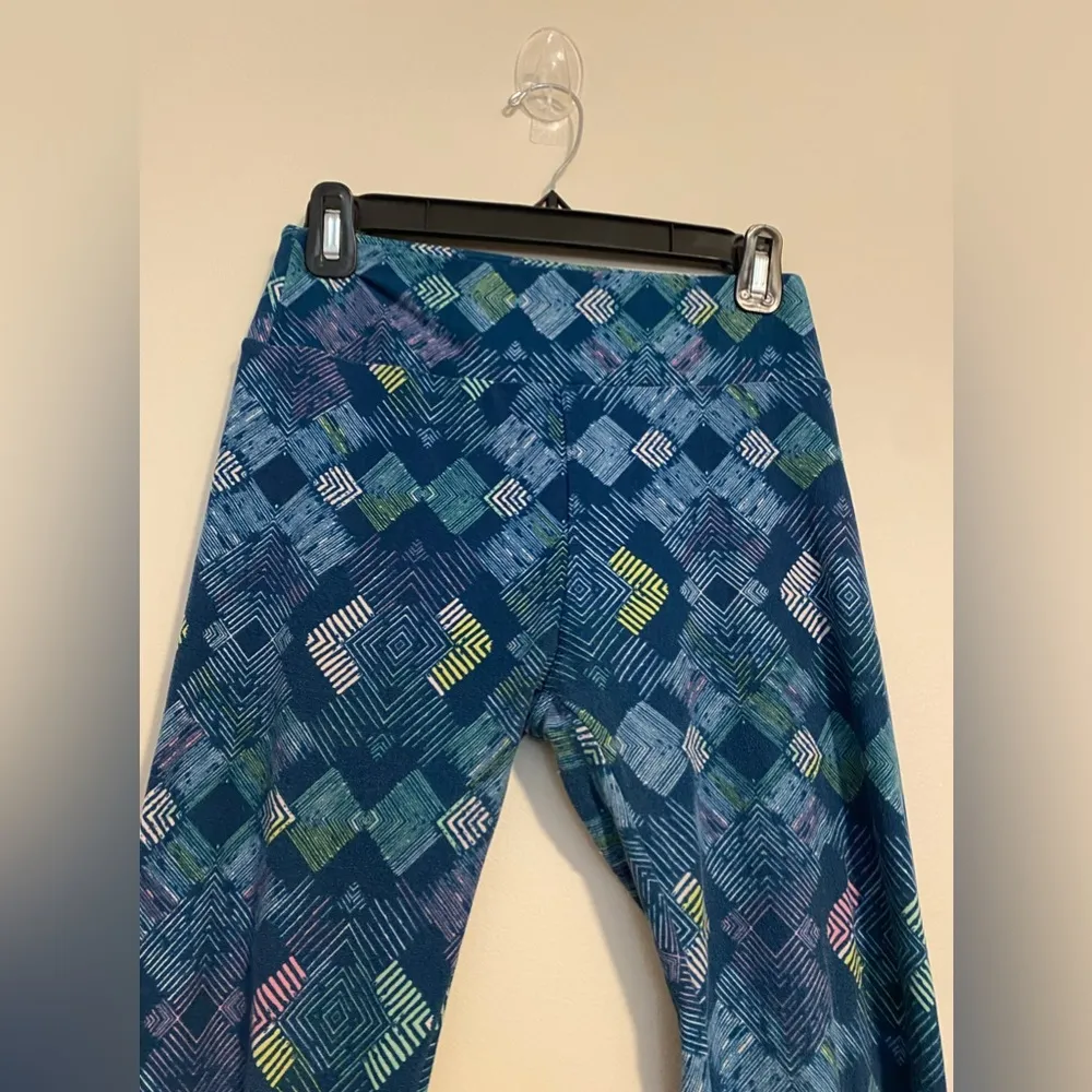 EUC LulaRoe Blue & Purple Geometric Patterned Leggings size small - Image 2
