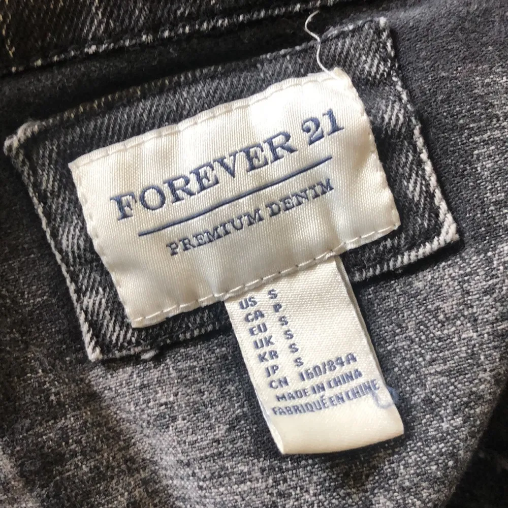 Forever 21 premium denim size small Jean jacket - Image 3