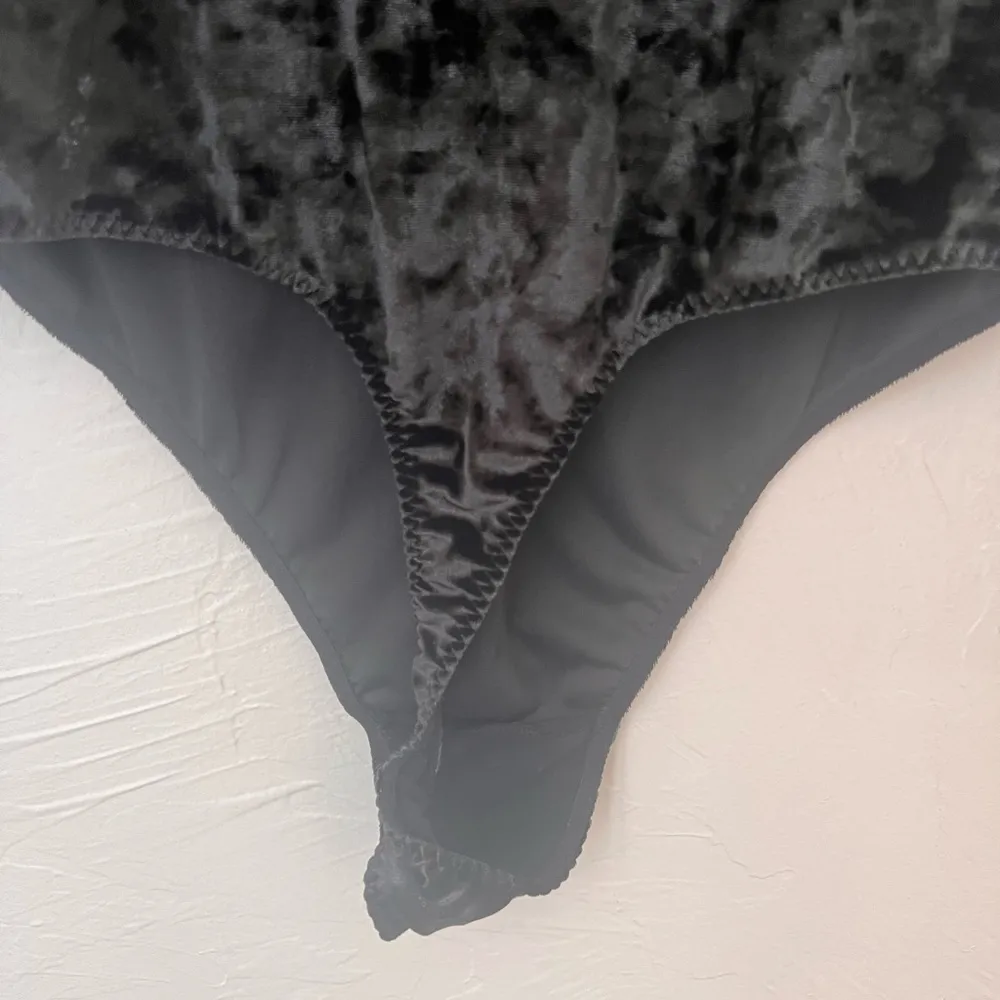 NWT Victoria Secret crushed velvet body suit size M/L - Image 11