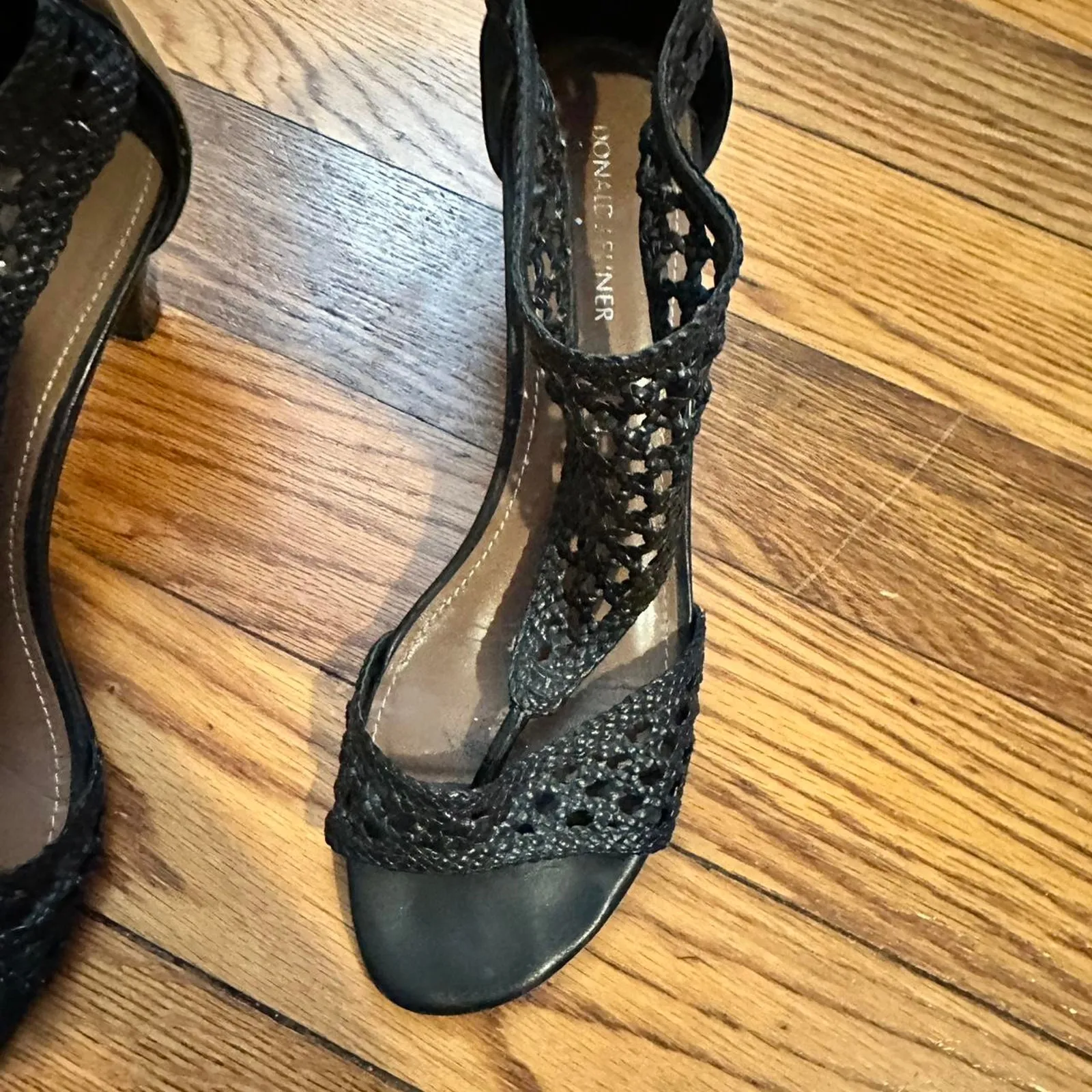 Donald Pliner Black leather and crochet open toe - Image 6