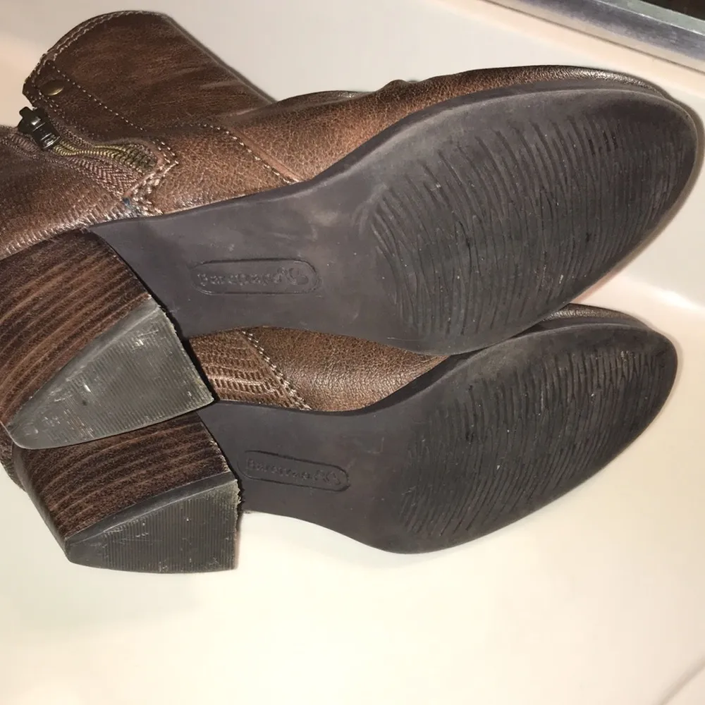 BareTraps Women’s Langley Faux Leather Vegan Brown Ruched Ankle Booties Boots - Image 7