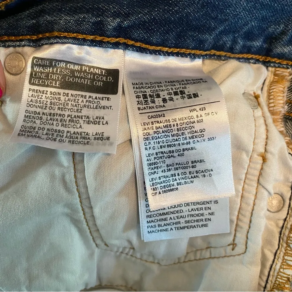 Levis 501 Cut Off High Rise Jean Shorts Womens Button Fly - 32” - Image 9