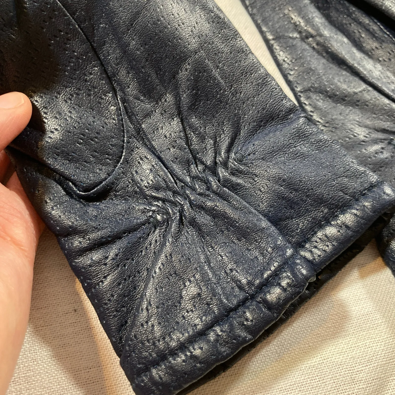 Fownes Women 6.5 Navy Blue Leather Lined Driving Gloves Minimalist Classic Gift - Image 6