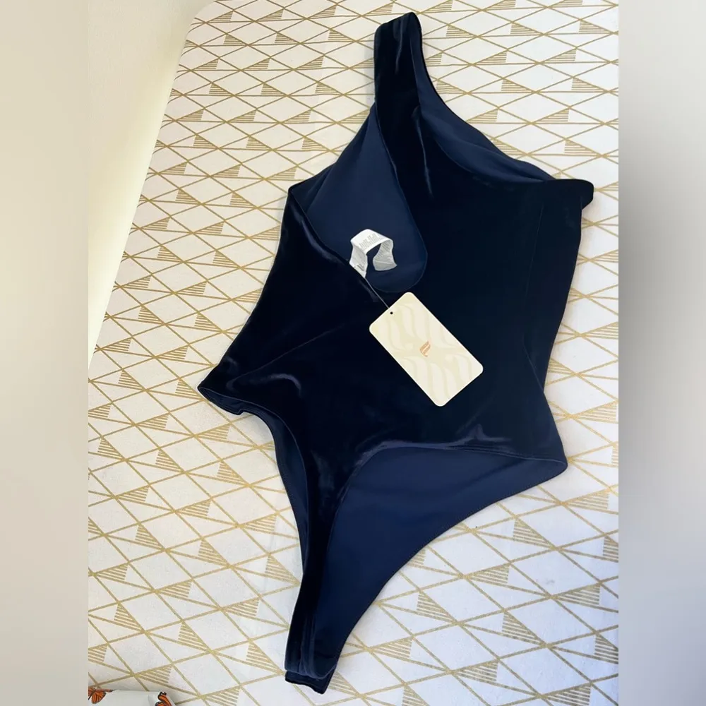 Fabletics NWT Gigi Velour One Shoulder Thong Bodysuit in Navy Blue Size M - Image 5