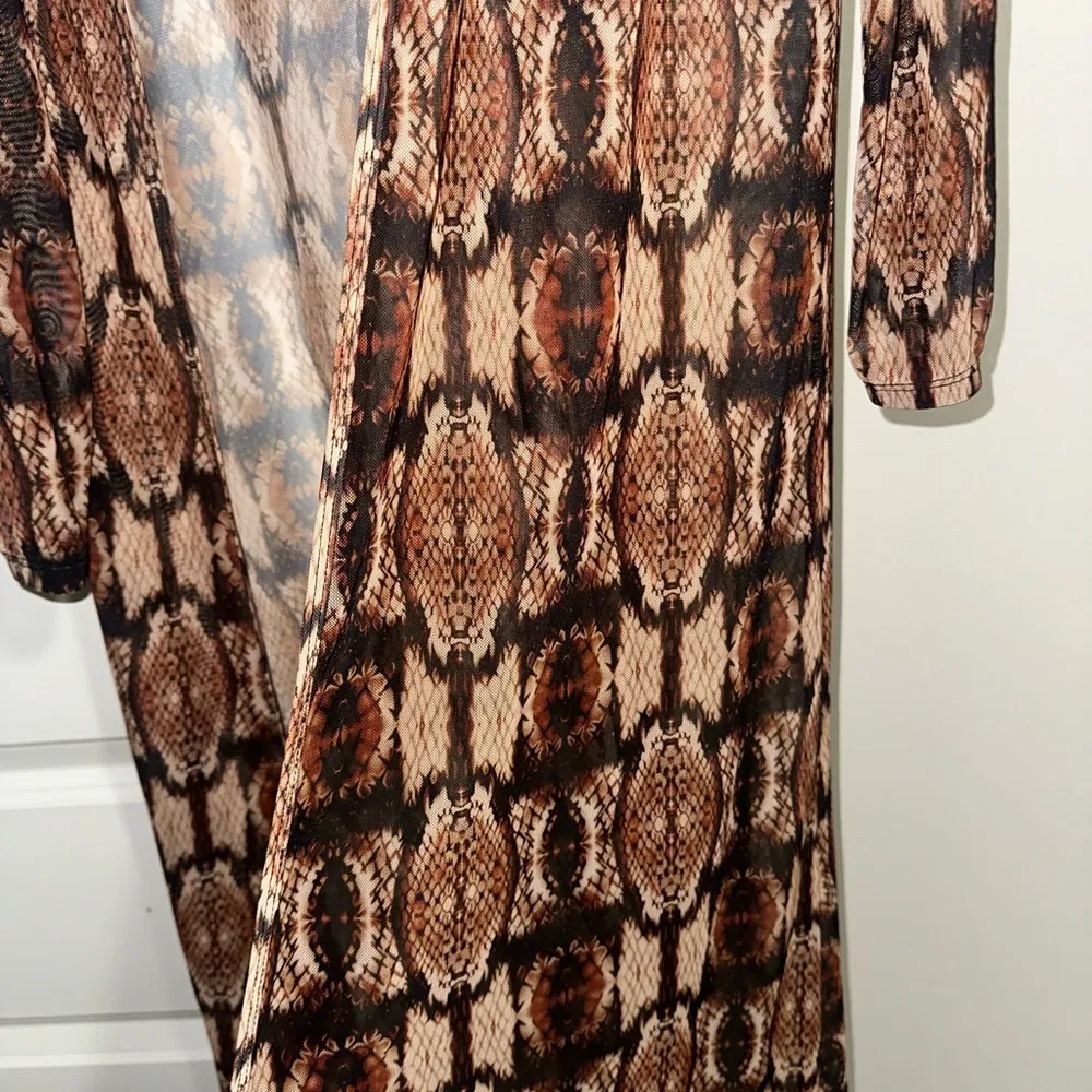 Absolutely gorgeous long kimono , could be swim cover up - Image 3