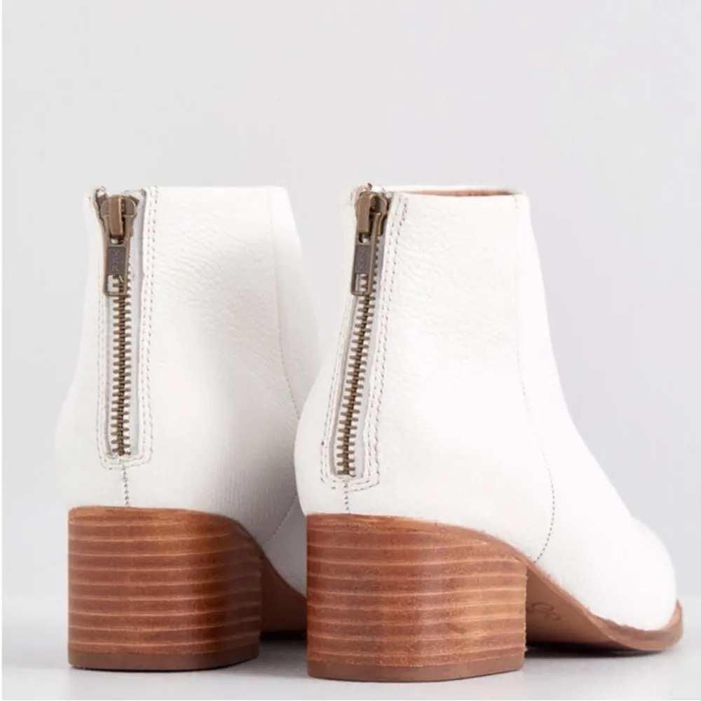 Seychelles White Floodplain Pebbled Leather Booties Size 8 - Image 4
