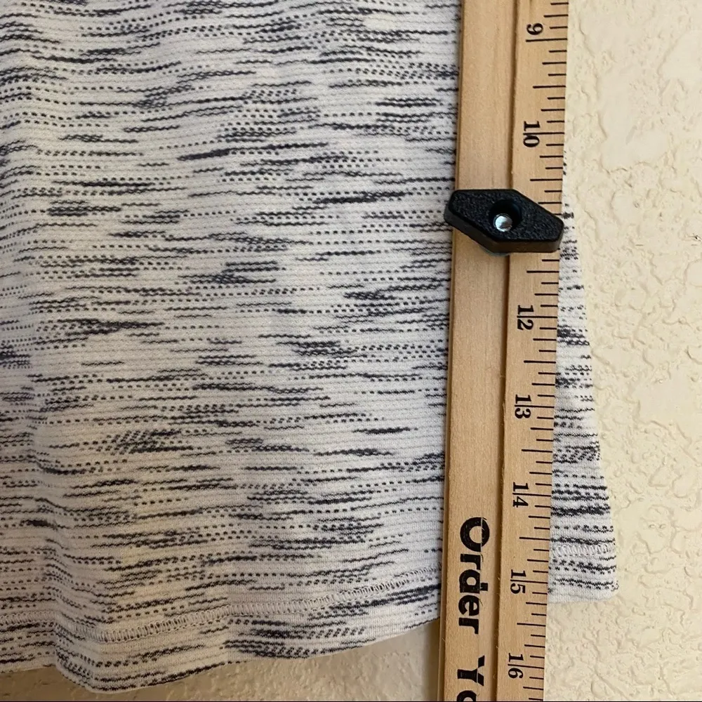 Lululemon Beat The Heat‎ Long Sleeve in Tiger Space Dye Black White Size 4 - Image 9