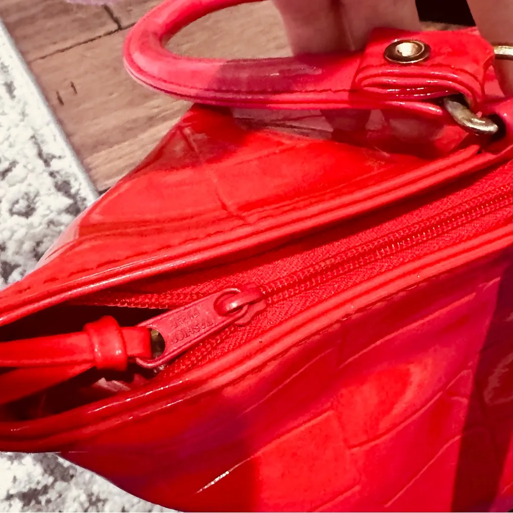Vintage Red Patent (Shiny) Faux Leather "Status Quo Fashion Right" Tote Bag - Image 5