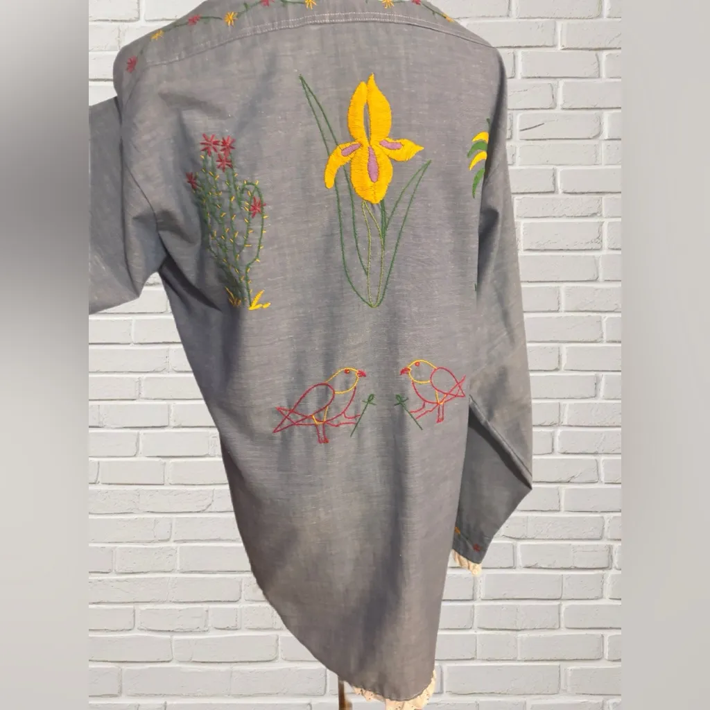 Vintage Hand Embroidered Chambray Shirt Lace Trim Western Cottagecore Blouse Blue Size undefined - Image 2