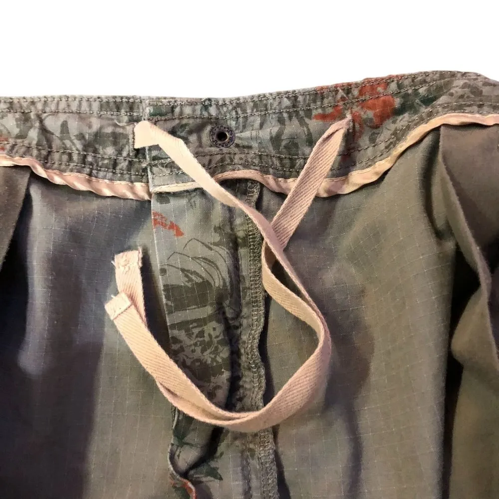 Eddie Bauer Ripstop Shorts Womens T18 Tall Used Green Floral - Image 12