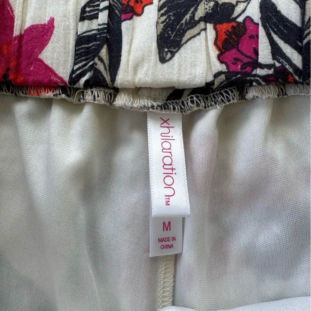 Xhilaration Ivory Navy Blue Pink Tropical Floral Print Flowy Shorts Size Medium - Image 8