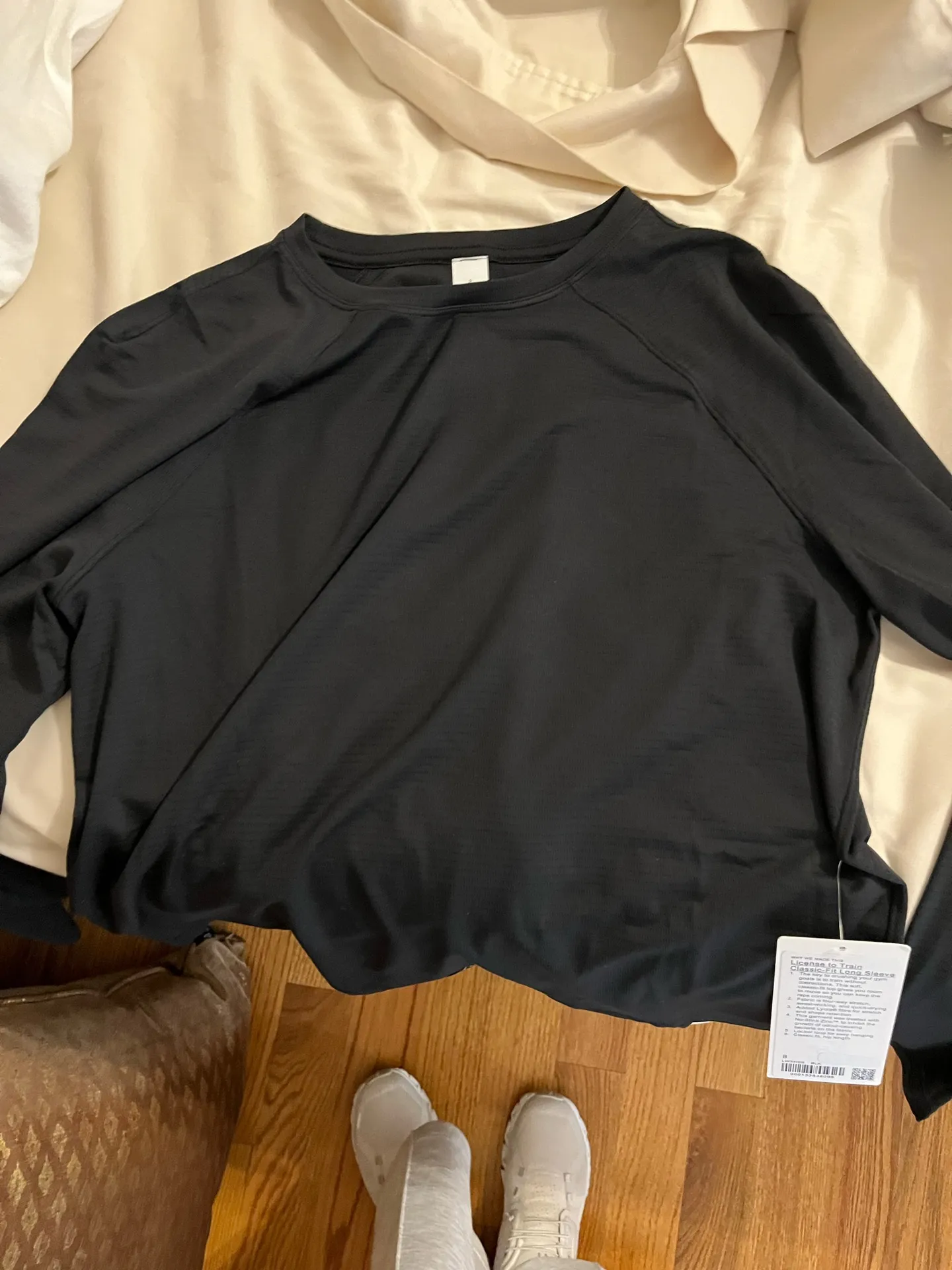 Lululemon Black Long Sleeve Shirt - Image 5