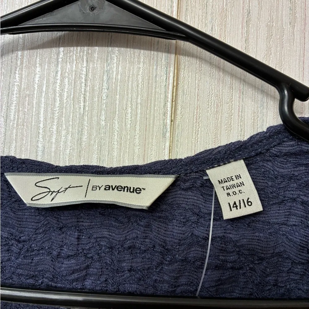 NWT Vintage Swift by Avenue 14/16 Plus Navy Blue Textured Tie Front Cardigan Top - Image 5