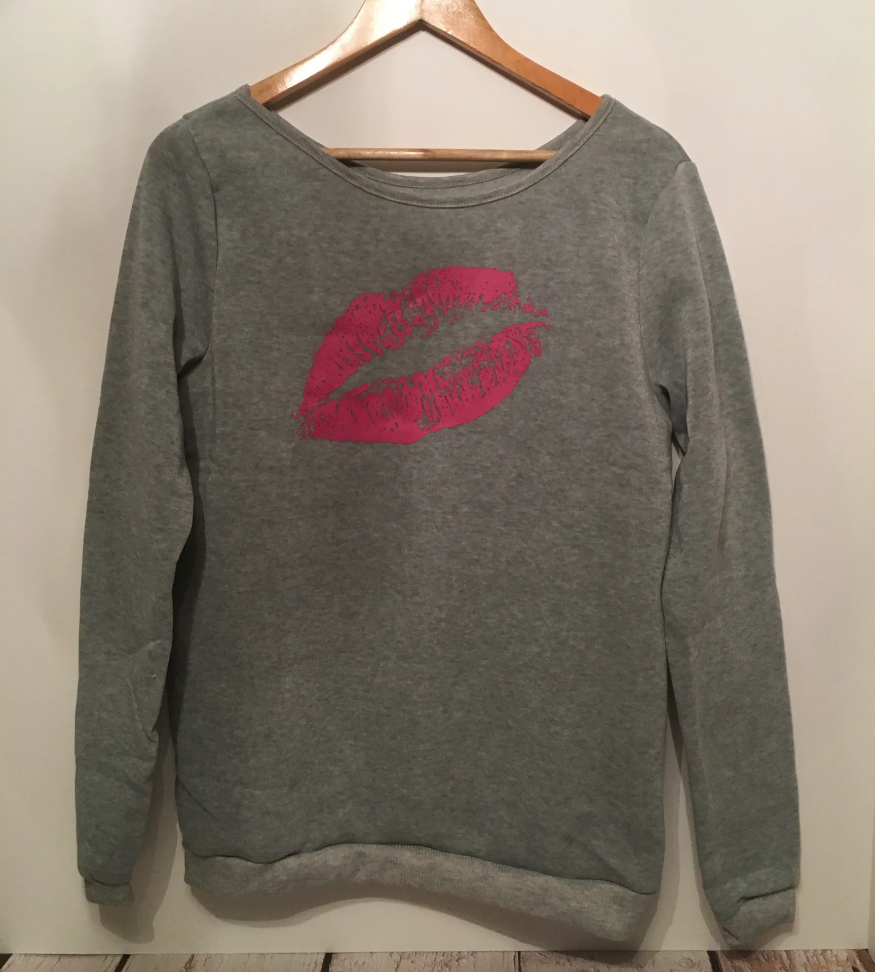 Lip Print Sweatshirt, XL Gray - Image 2