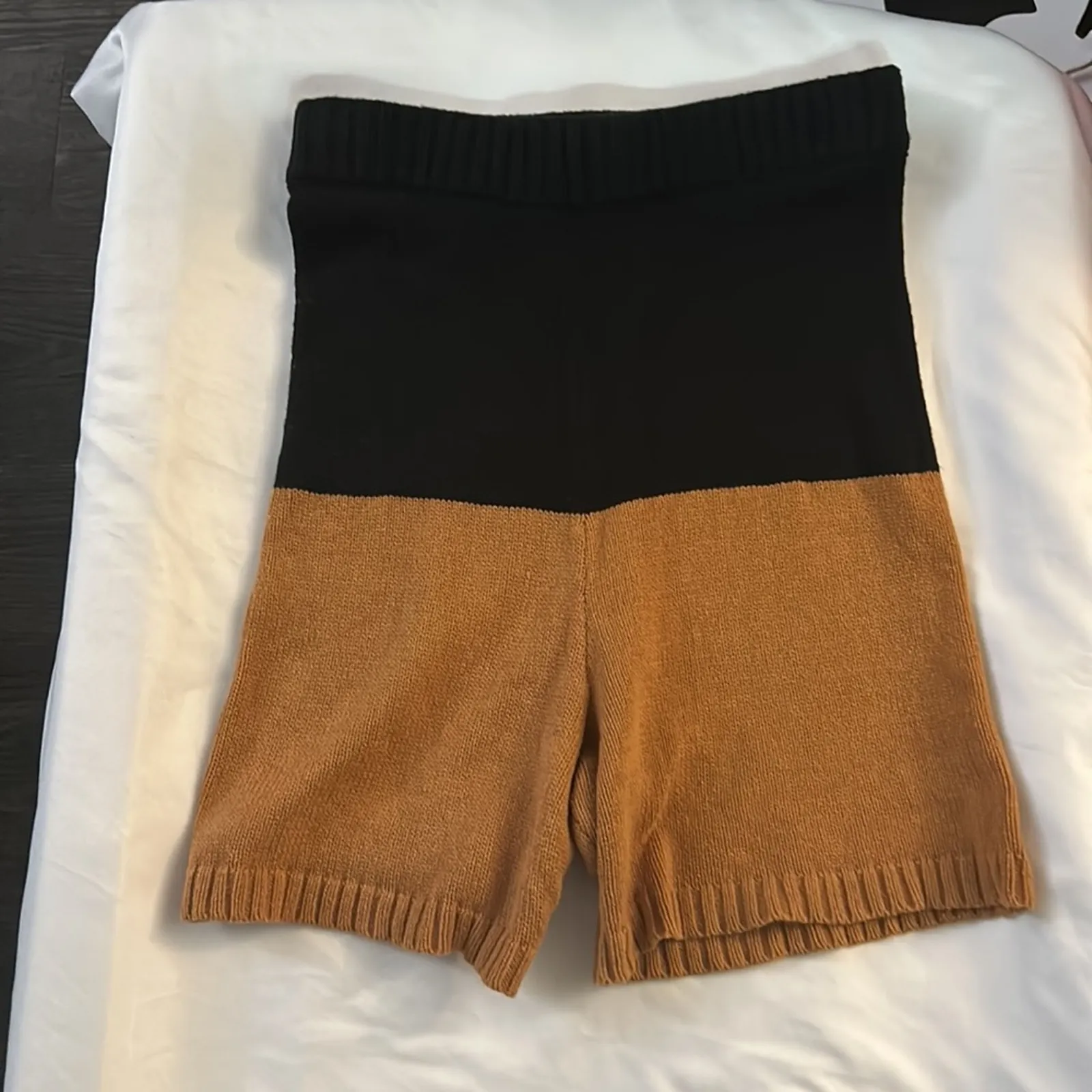 SHEIN Colorblock Sweater Shorts M Two-Tone Cozycore Fall Winter Classic Festival - Image 3