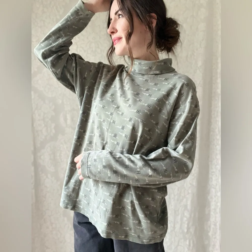 Green 90s Style Turtle Neck Mountains & Trees Long Sleeve Top Size undefined - Image 8