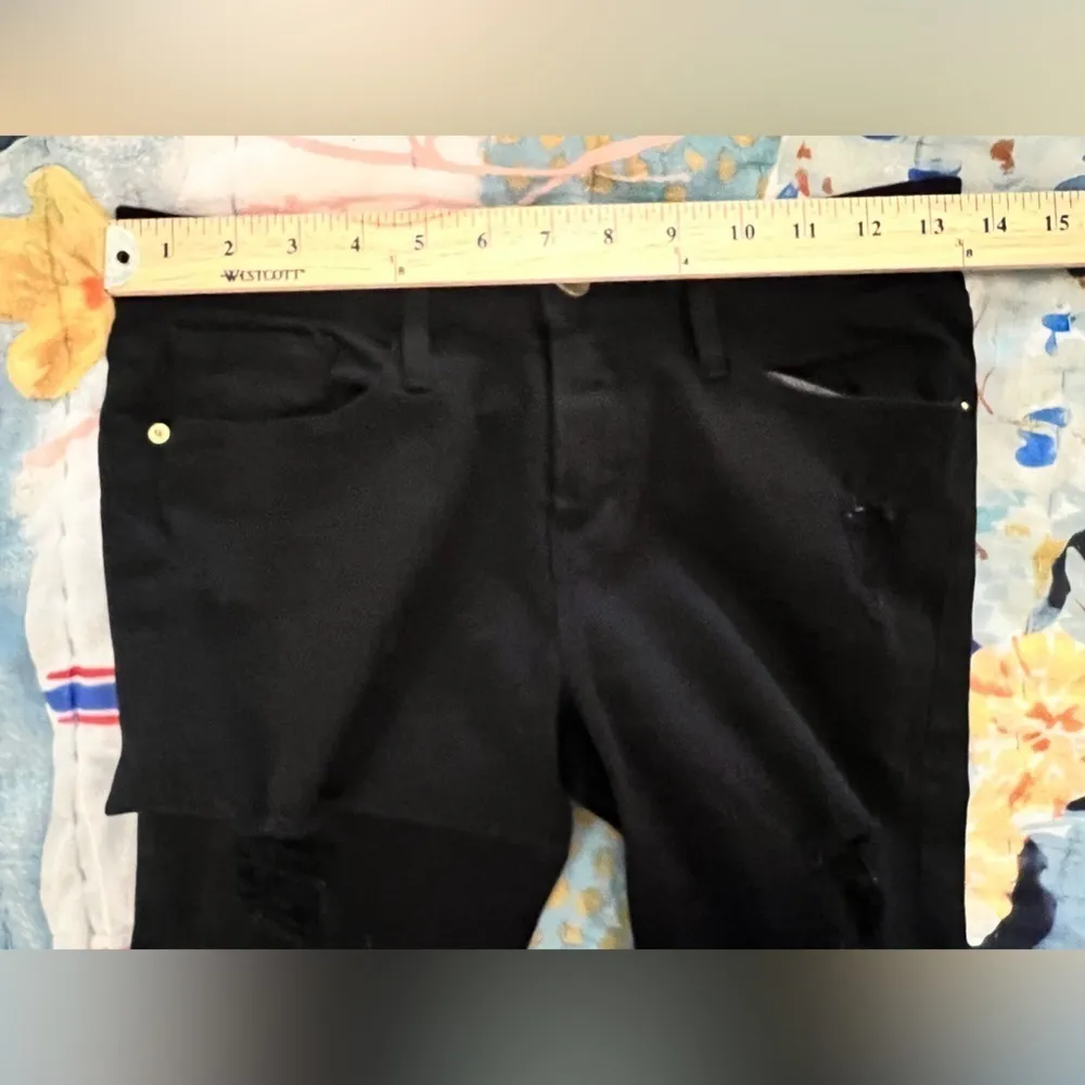 FRAME 26 Le Skinny de Jeanne Ripped Jeans in Film Noir Black - Image 10