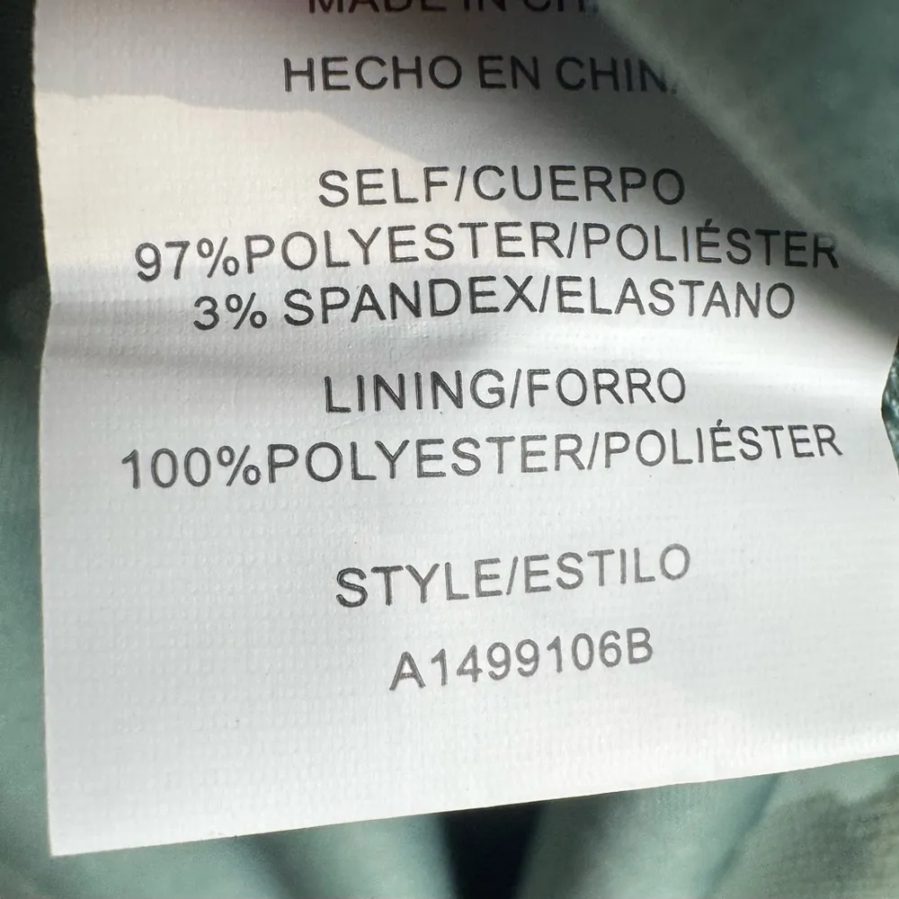 Sage green lantern sleeve shift dress size small NWT - Image 6