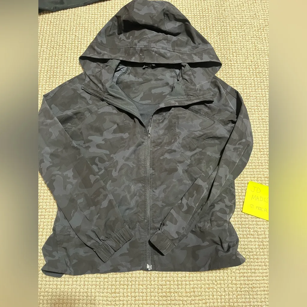 Lululemon  Black Camo Pack It Up Hooded Jacket - Image 3