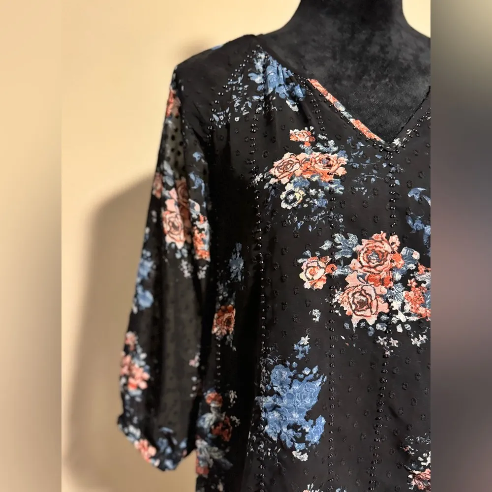 EUC BKE Boutique Black and Pink Floral V Neck Blouse size XS - Image 2