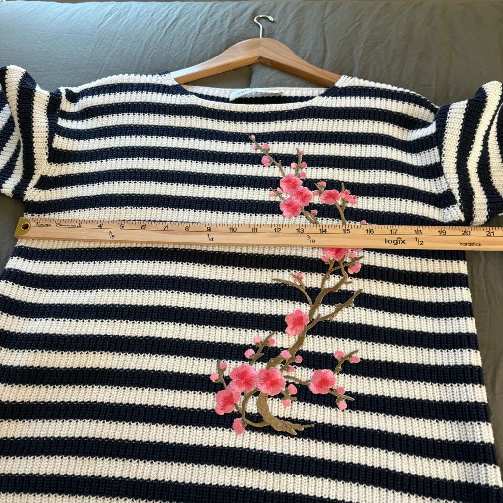 Skovhuus Italian Made Embroidered Boat Neck Sweater. Size Medium. - Image 9