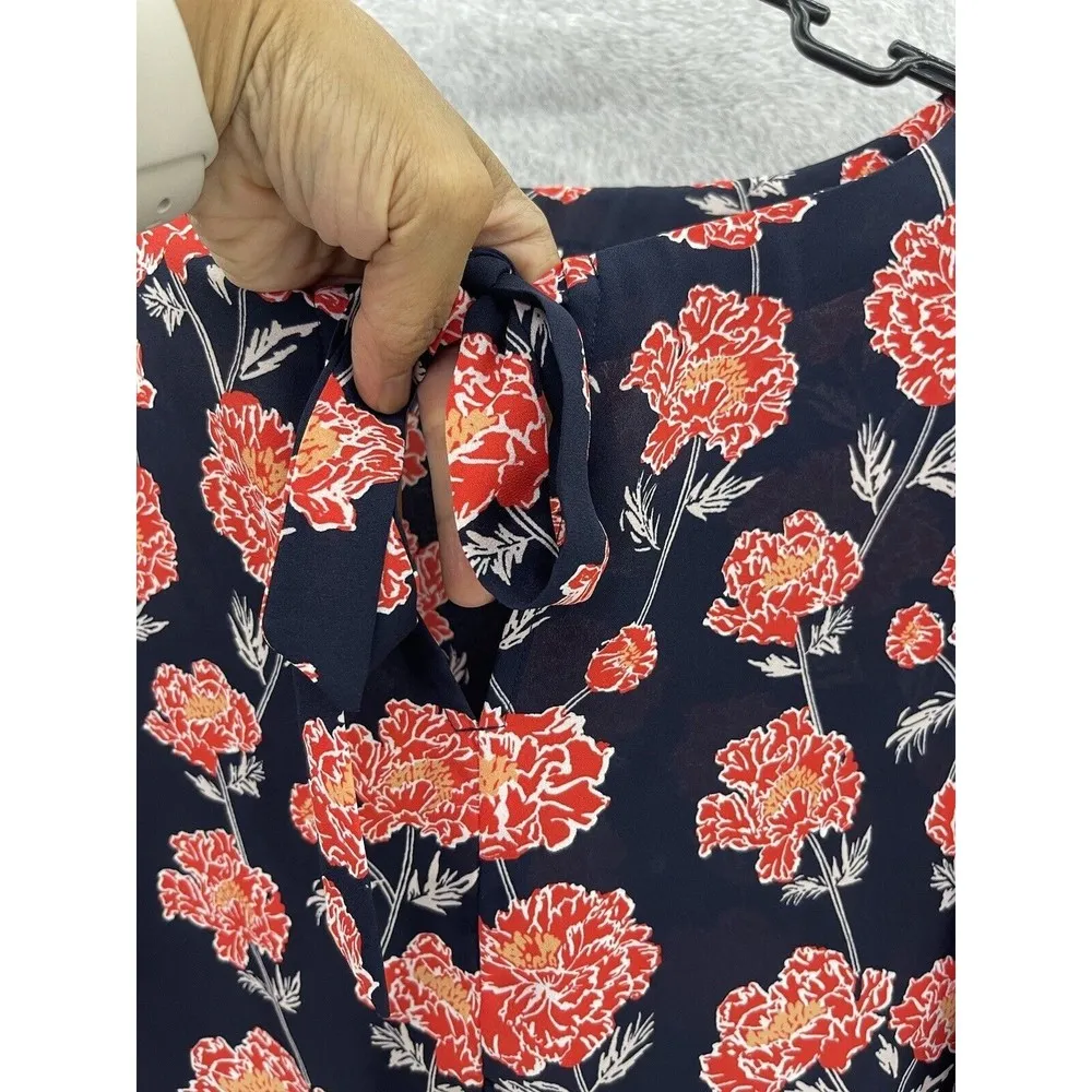 Banana Republic Women's Blouse Red Roses Medium Bell Sleeves - Image 4