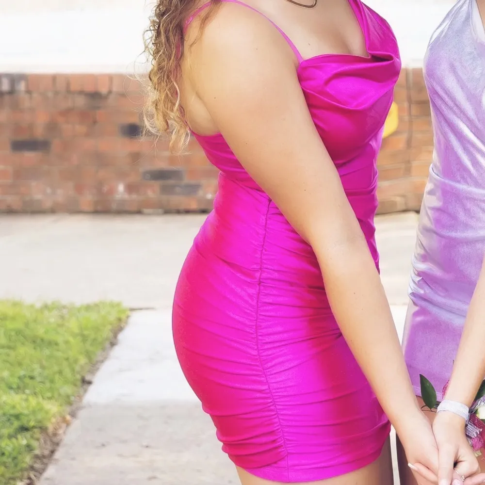 NEW! Emerald Sundae Ruched Body-con Women’s Hot Pink Sparkly Dress Size L - Image 5