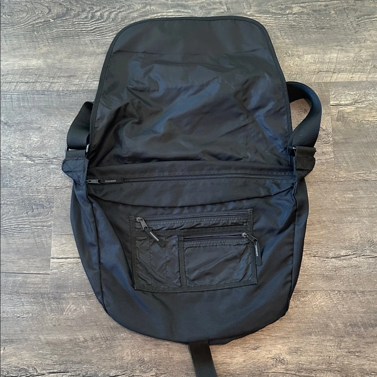 Eddie Bauer Unisex Black/Charcoal Gray Messenger Laptop Work/School Bag - Image 5