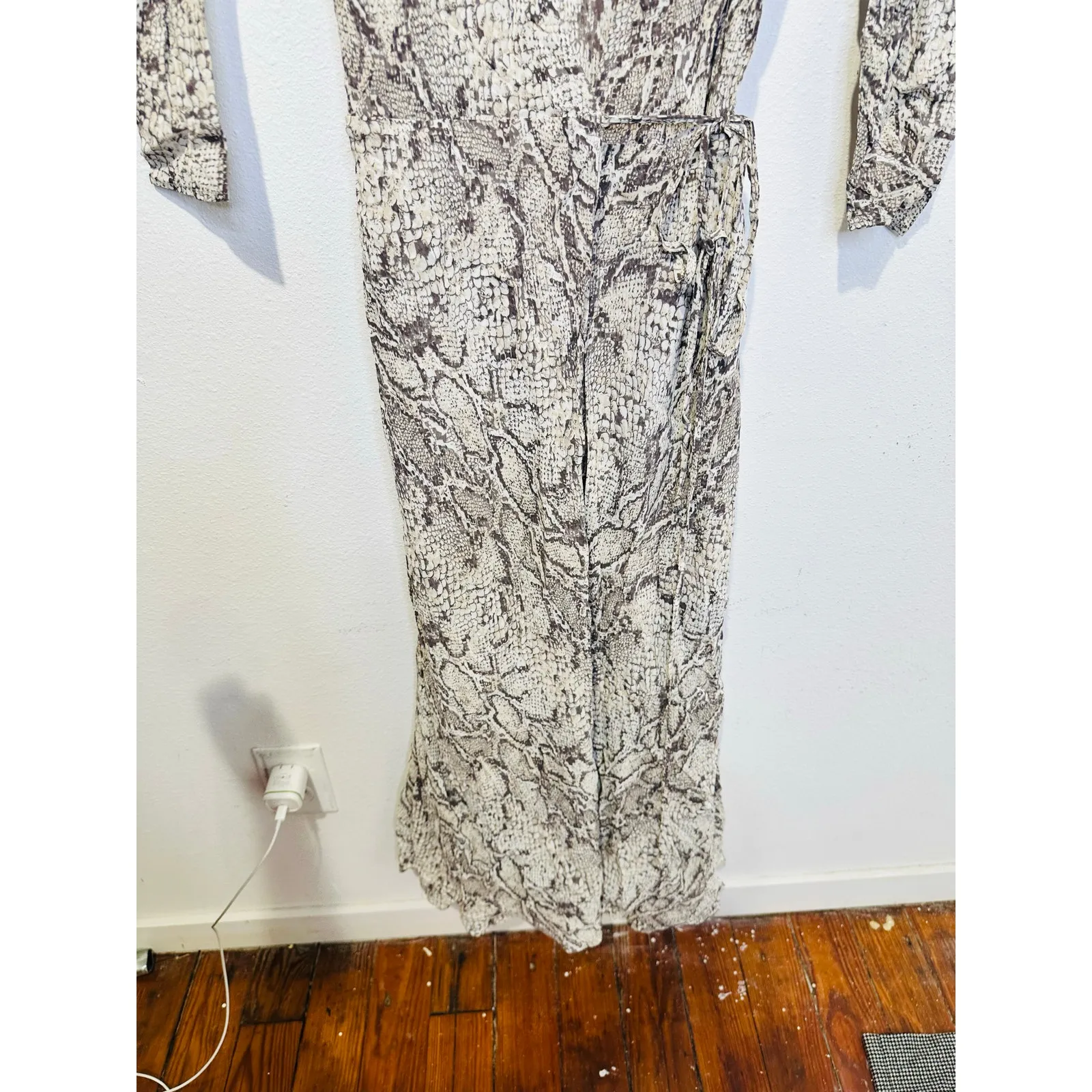 REFORMATION Grey Beige Animal Print Jaz Crepe Midi Wrap Python Snake Dress sz XS - Image 10