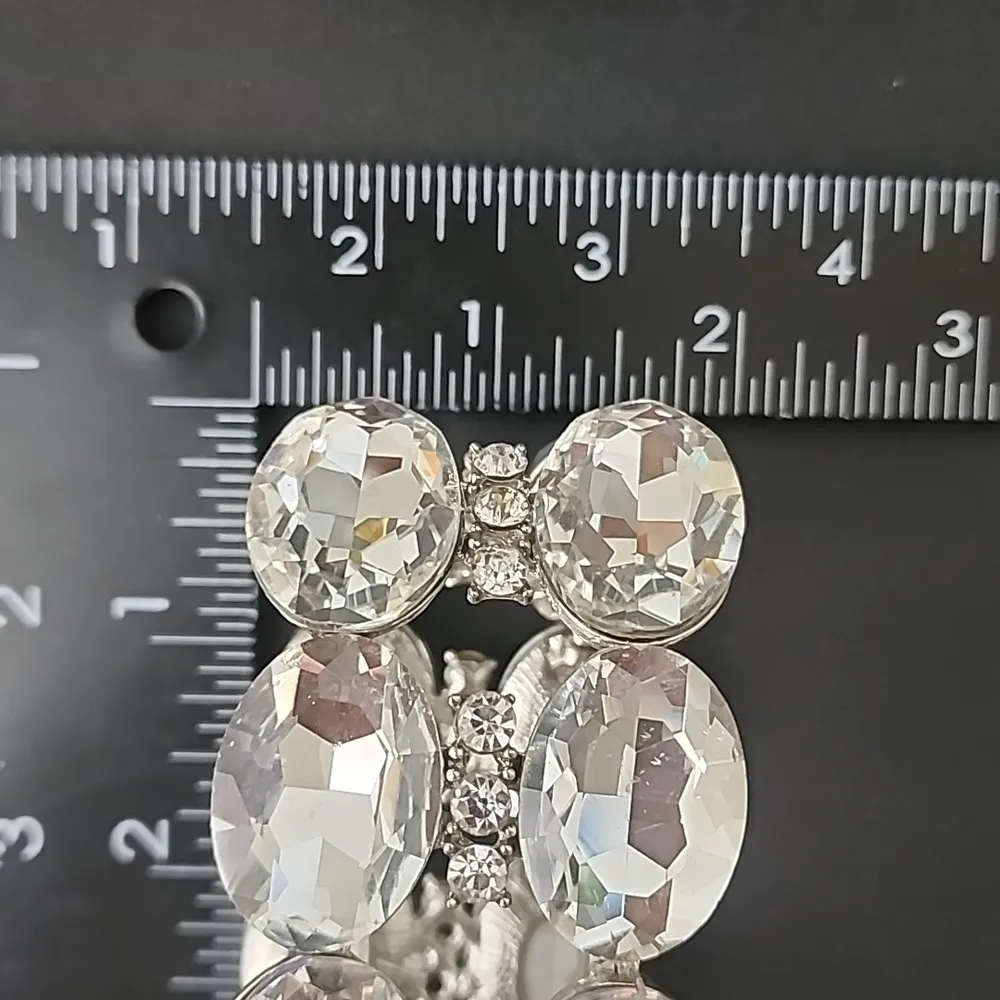 Statement Silver Oval Crystal Stretch Bracelet - Image 5