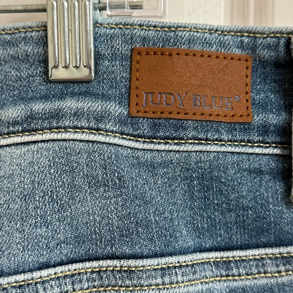 Judy Blue Size 24W Skinny Fit Distressed Bleach Splash Light Blue Jeans Stretch - Image 4