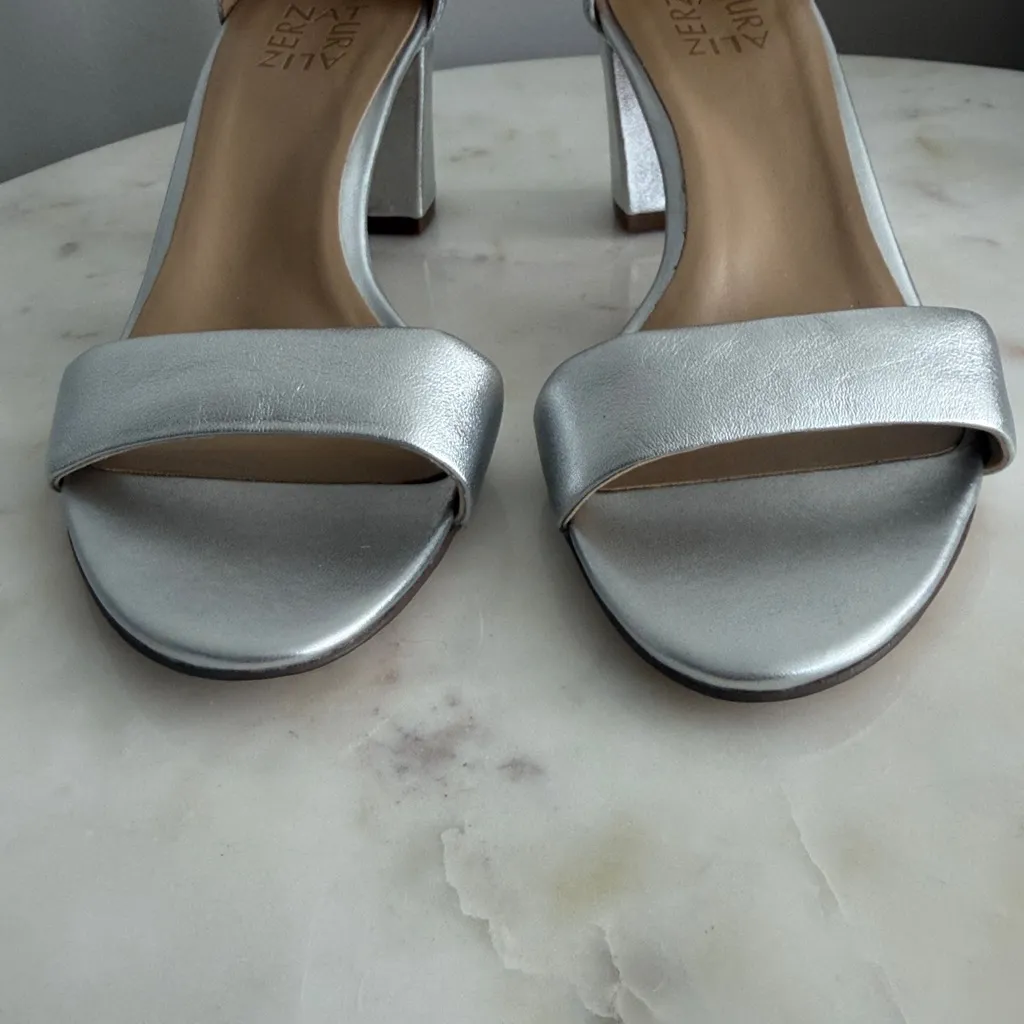 Naturalizer Vera Sandals Chunky Block Heel Silver Metallic size 8 ankle strap - Image 4