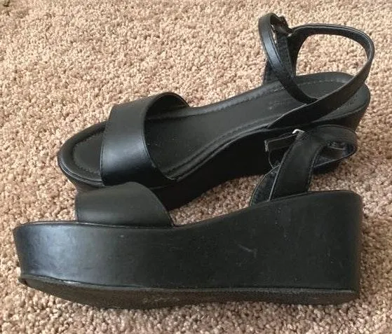 Shoedazzle Black Leather Sandals - Image 2