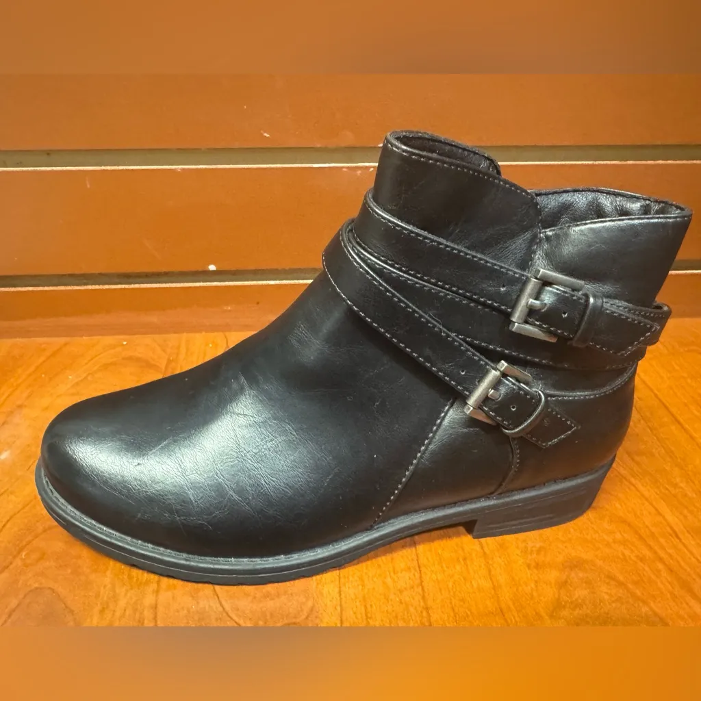 Yuu Black Ankle Booties with Straps Size 8 - Image 8