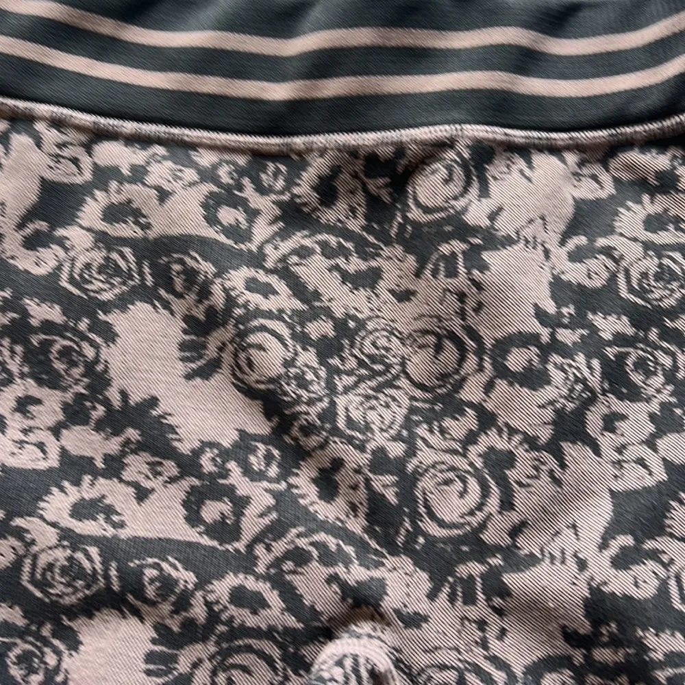 COPY - Pink and grey jacquard Rosette workout yoga set nwot💕🎀 - Image 5